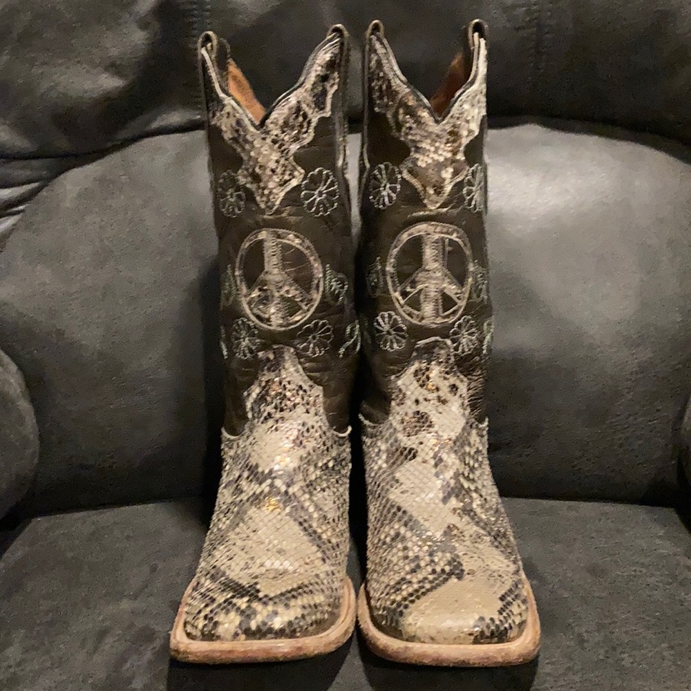 Resistol Ranch by Lucchese women’s cowboy boots